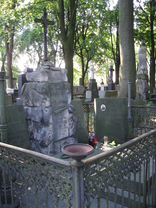 Grób rodziny Moniuszków na Powązkach