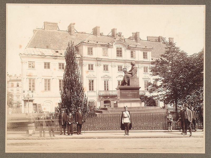 Widok na pomnik Kopernika, około 1910 r.